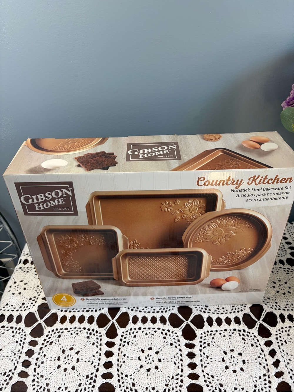 Gibson Country Kitchen Non-Stick Steel Floral Embossed 4-Piece Bakeware Set New - Picture 1 of 16